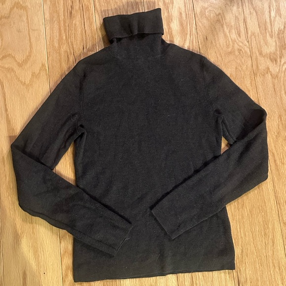Banana Republic Sweaters - Banana Republic 100% Extra Fine Merino Wool Turtleneck Sweater